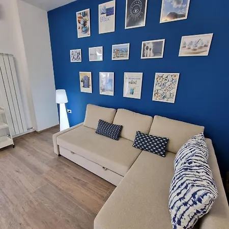 Apartment Blue Near The Sea